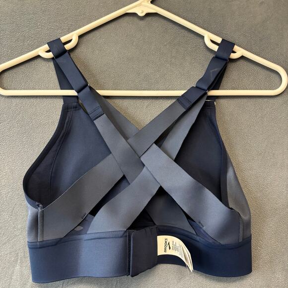 New Brooks Moves with Me Run Sports Bra Performance Track Sports Athletic 32A XS - Picture 9 of 9